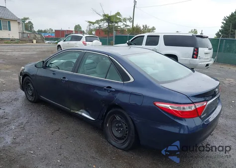 2017 Toyota Camry Le z USA, uszkodzony, nr VIN 4T1BF1FK7HU696717
